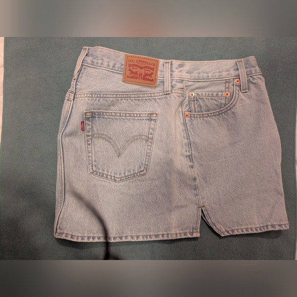 Levi Wedgie Mini Denim Skirt Sz 27 NWOT - Picture 4 of 5